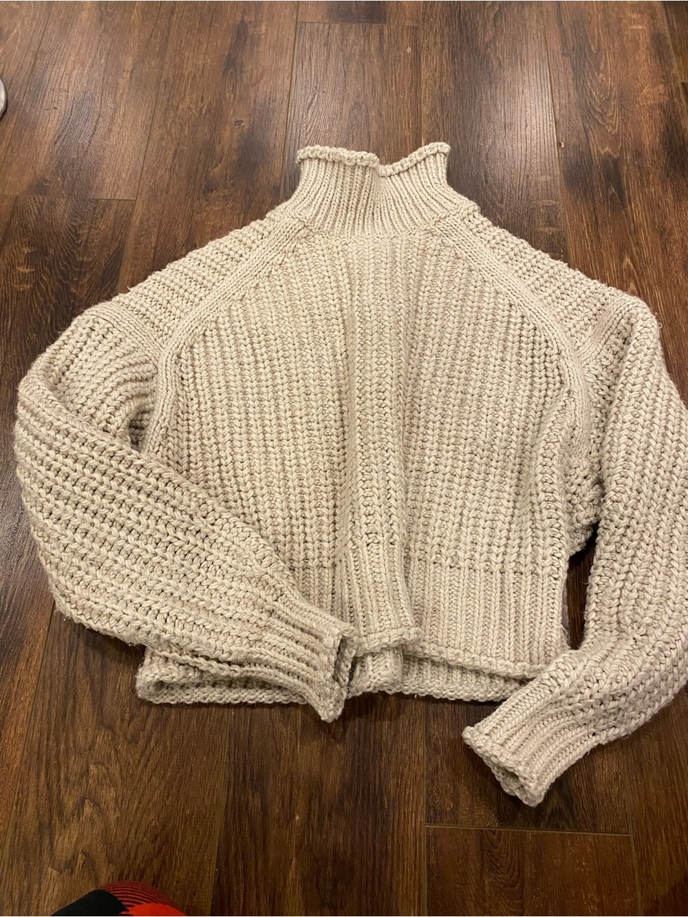 Chunky knit turtleneck sweater cropped